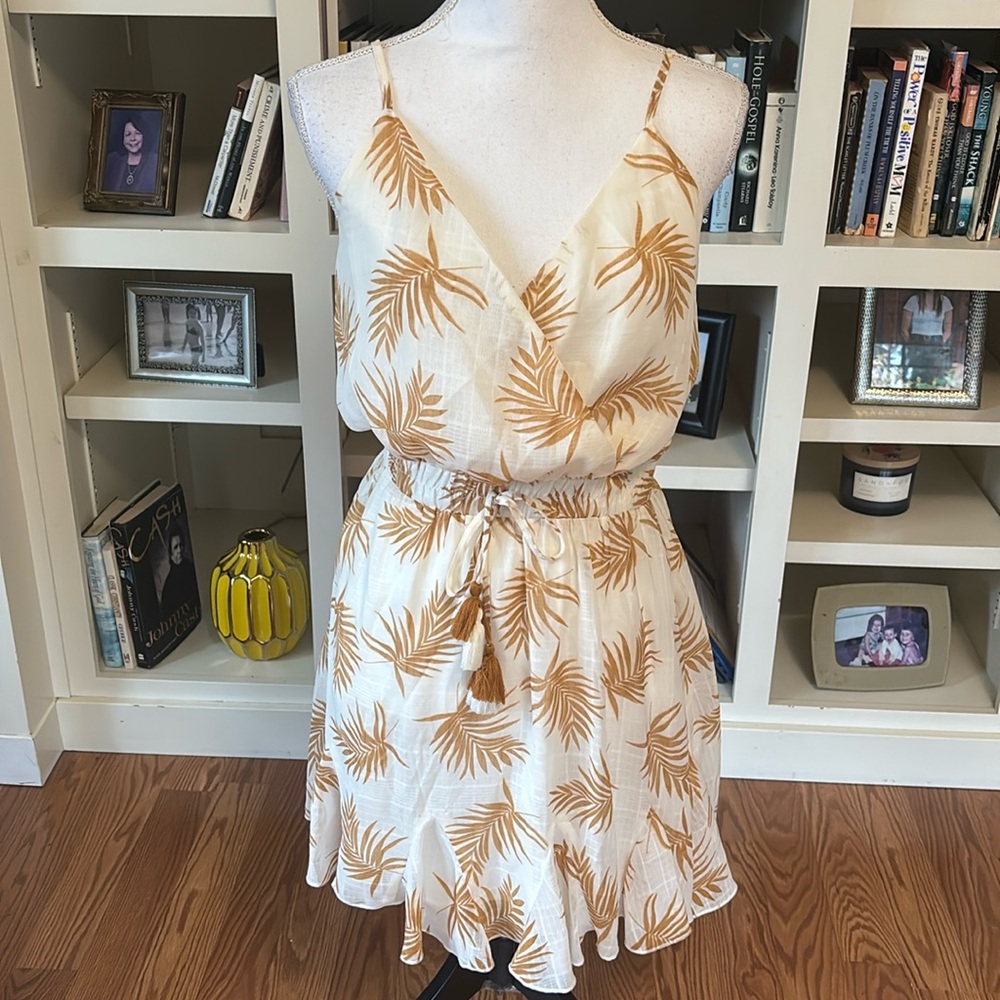 NWT Mahina Ivory and Tan Palm Leaf Sleeveless Faux Wrap Mini Dress Size Medium